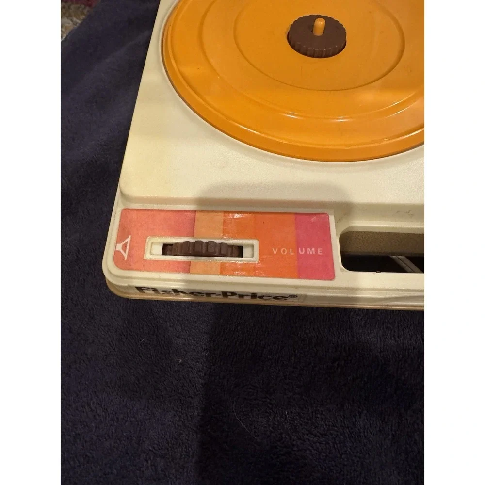 VINTAGE 1978 FISHER-PRICE PORTABLE RECORD PLAYER TURNTABLE CASE – TESTED WORKS